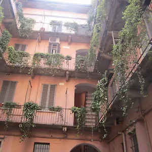 charming-and-elegant-apartment-historic-center-of-milan.italymilanhotels.net/