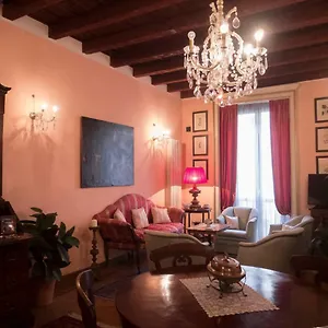 Broletto 26 Apartment